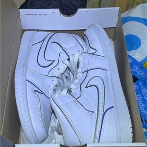 Jordan 1 Mids - Reflective/Iridescent